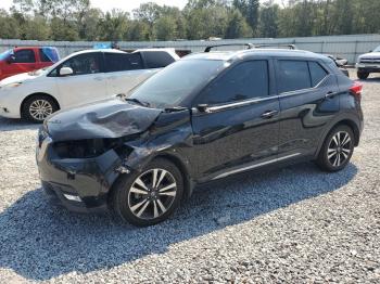  Salvage Nissan Kicks