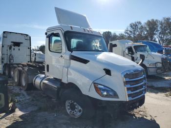  Salvage Freightliner Cascadia 1