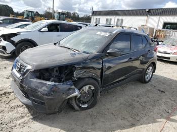  Salvage Nissan Kicks