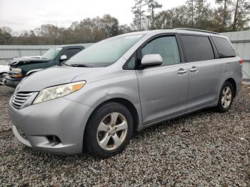  Salvage Toyota Sienna