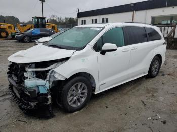  Salvage Toyota Sienna