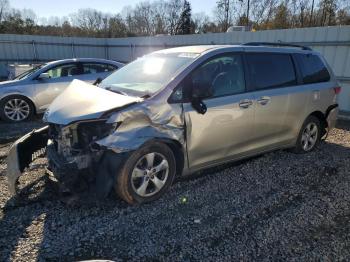  Salvage Toyota Sienna