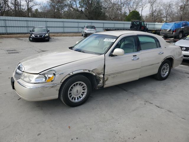  Salvage Lincoln Towncar