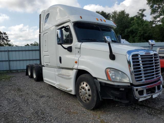  Salvage Freightliner Cascadia 1