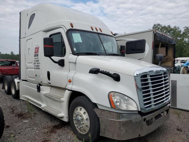  Salvage Freightliner Cascadia 1