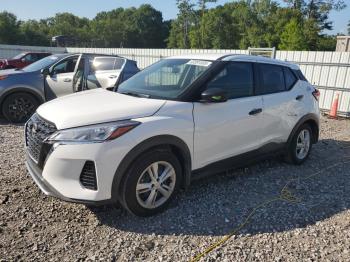  Salvage Nissan Kicks