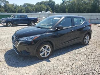  Salvage Nissan Kicks
