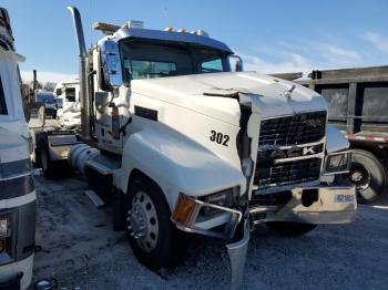  Salvage Mack Pinnacle
