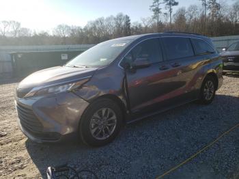  Salvage Toyota Sienna