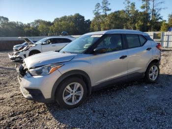  Salvage Nissan Kicks