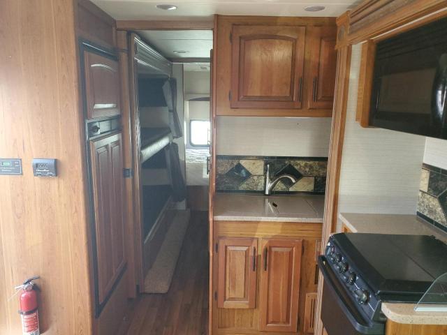 Ford Econoline E450 Super Duty Cutaway Van Image 4