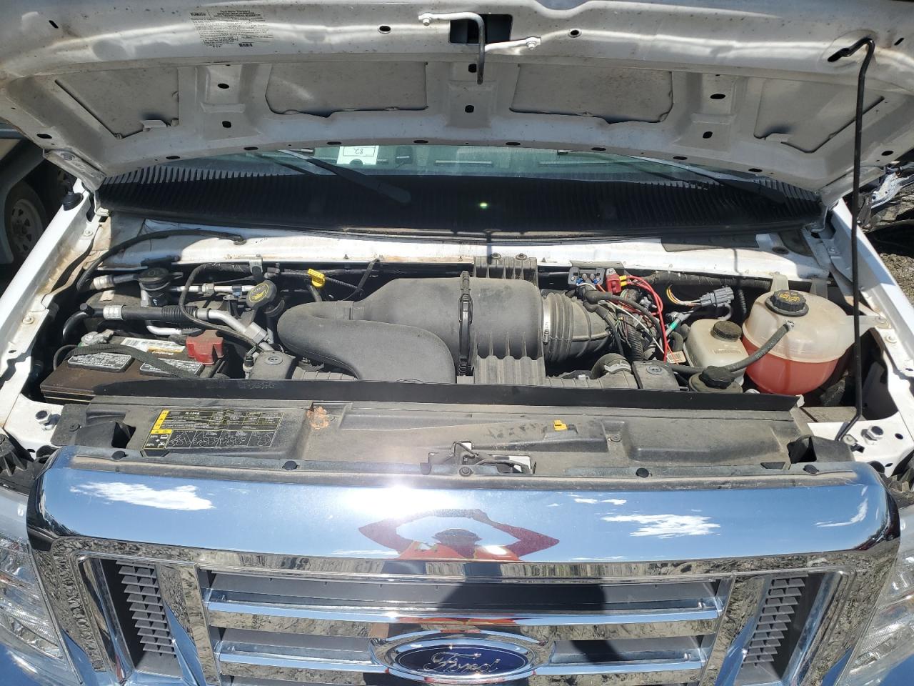 Ford Econoline E450 Super Duty Cutaway Van Image 6