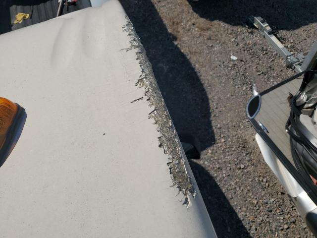 Ford Econoline E450 Super Duty Cutaway Van Image 7