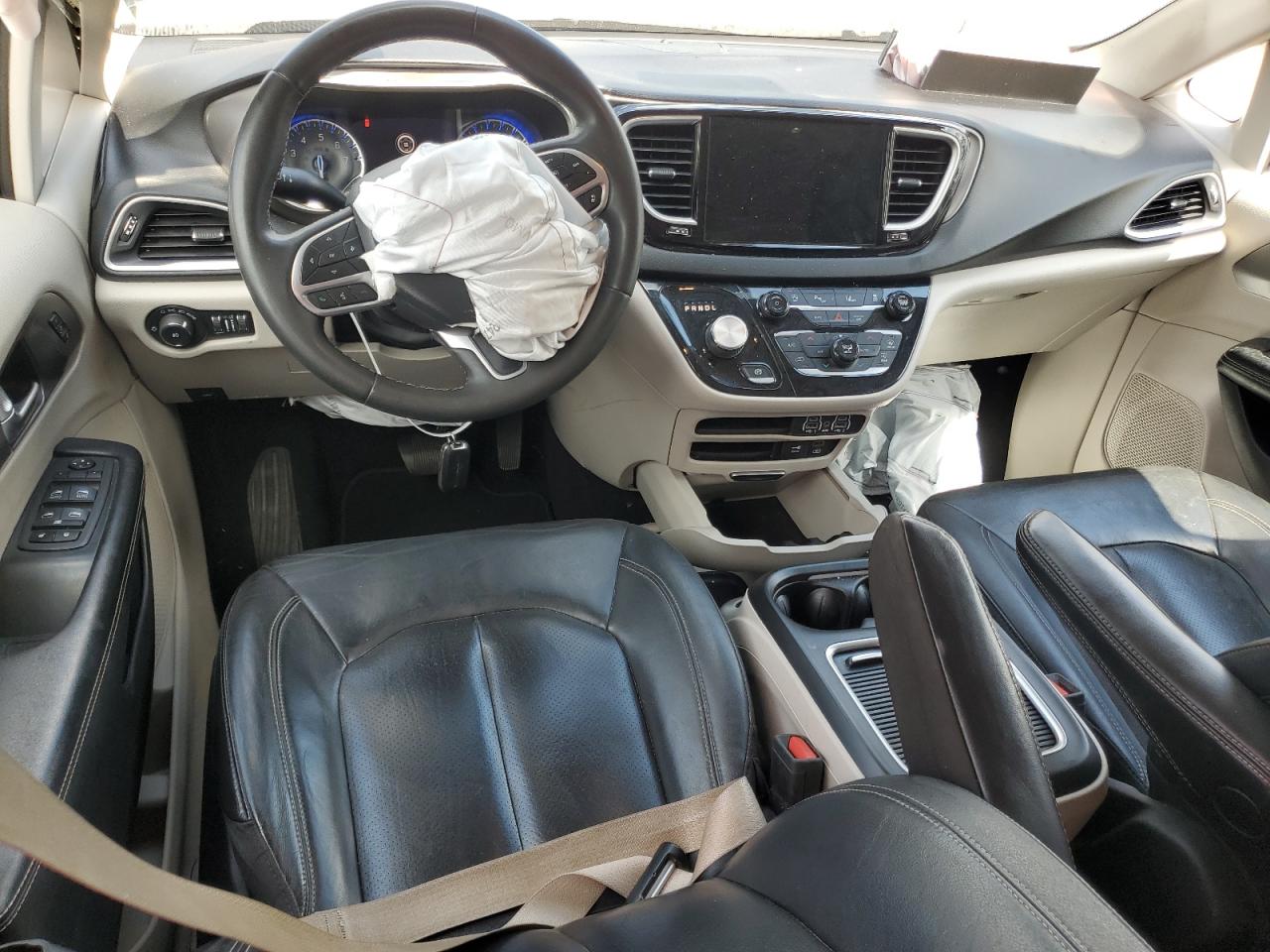 Chrysler Pacifica Touring L Image 5