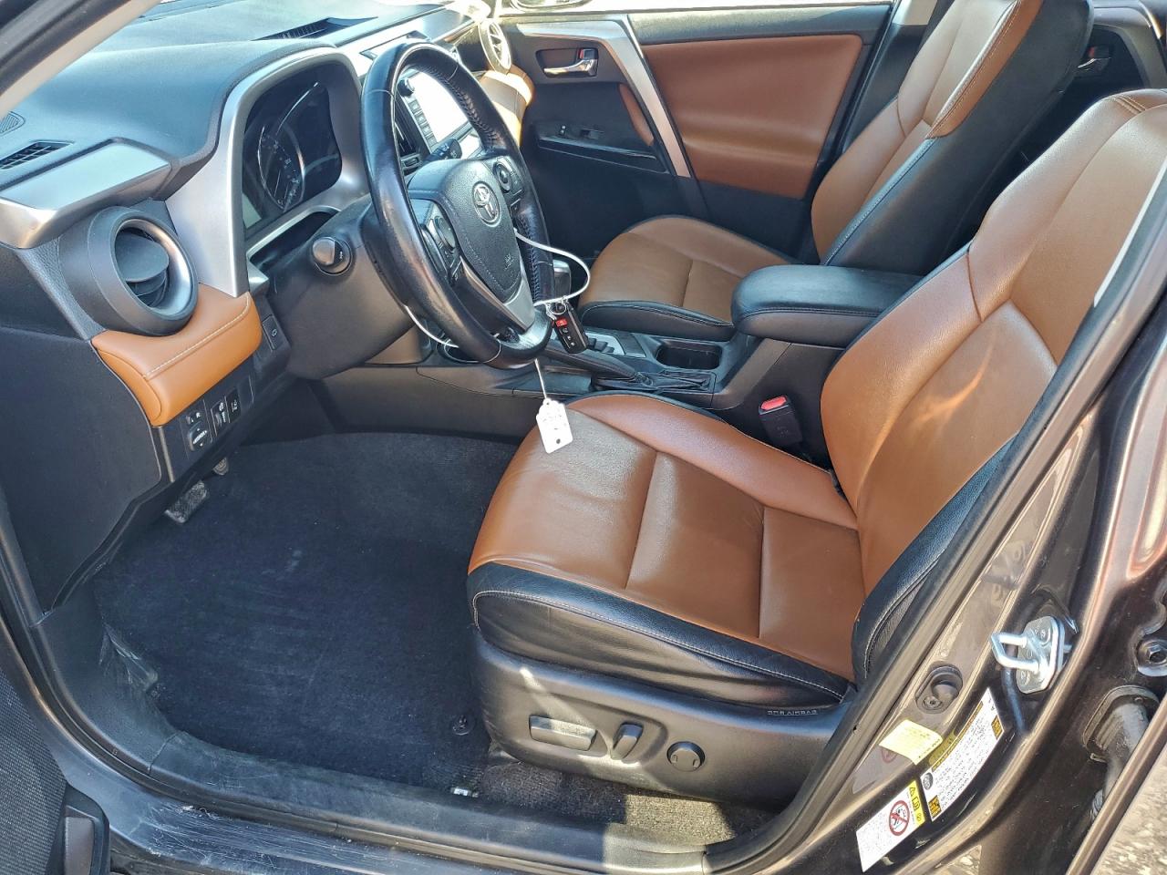 Toyota RAV4 Limited Image 8