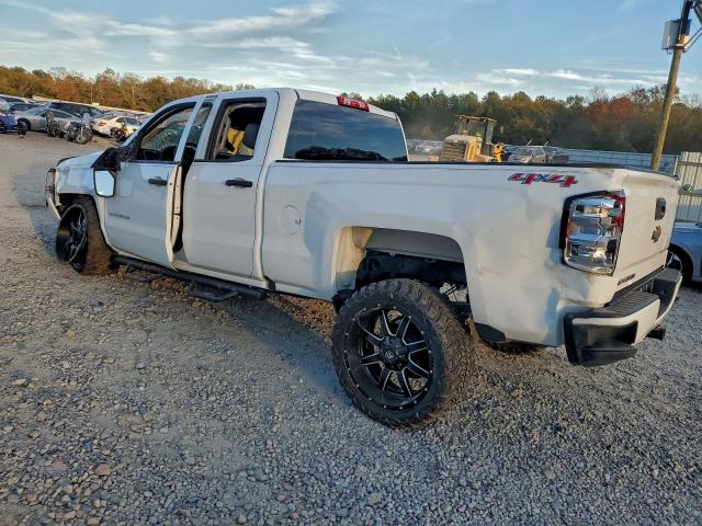 Chevrolet Silverado K1500 Custom Image 11