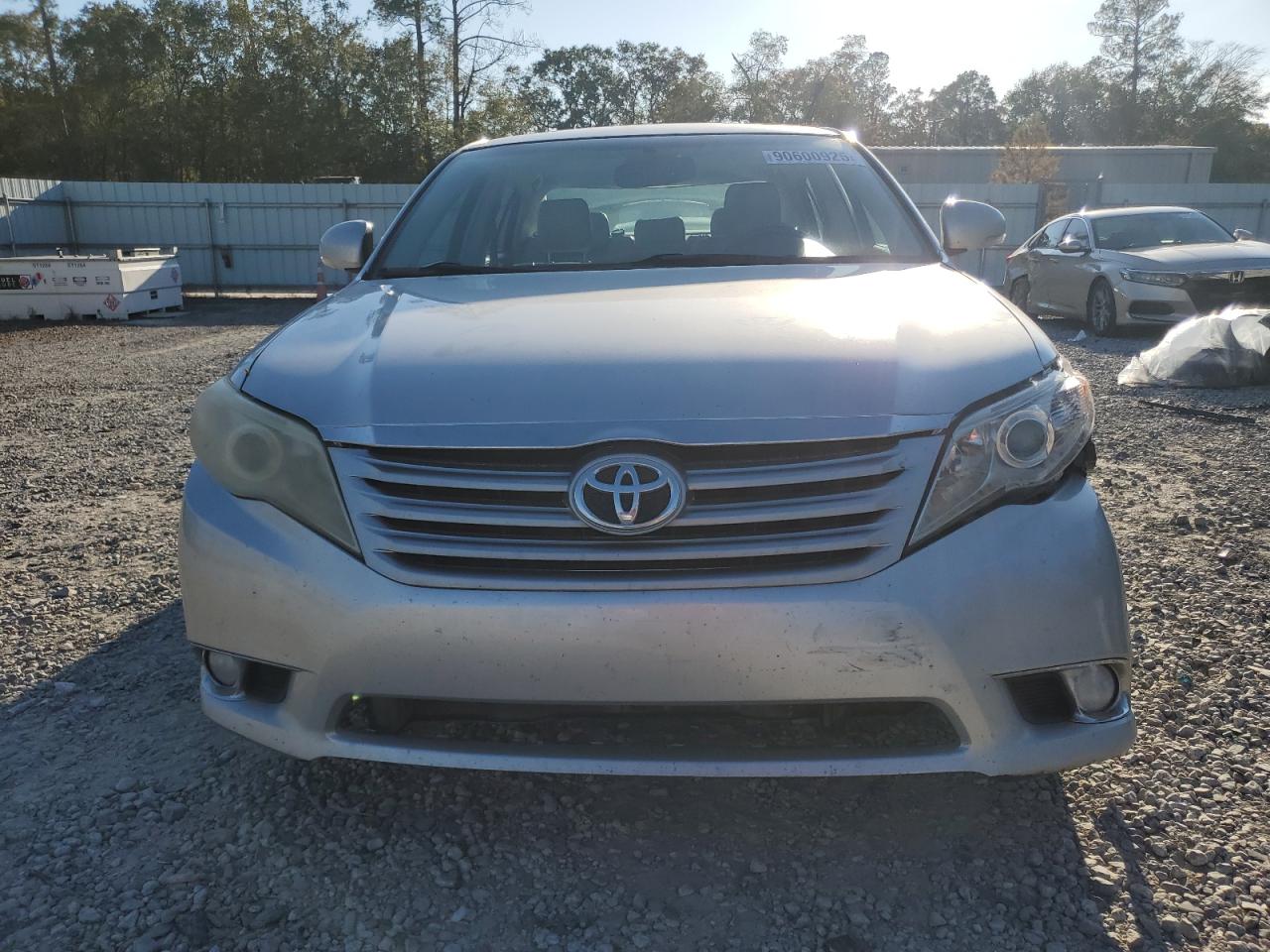 Toyota Avalon Base Image 2