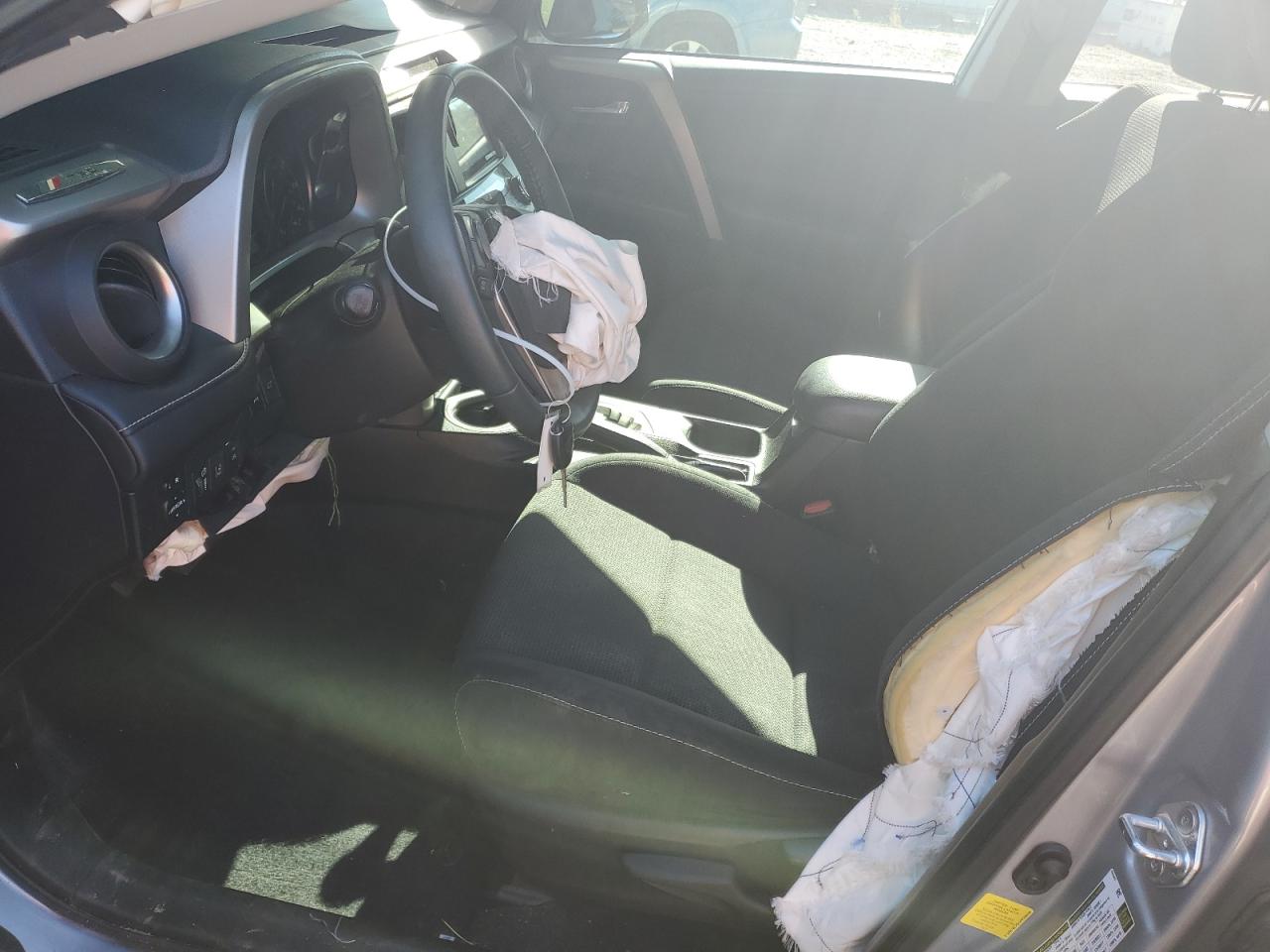 Toyota RAV4 Xle Image 2