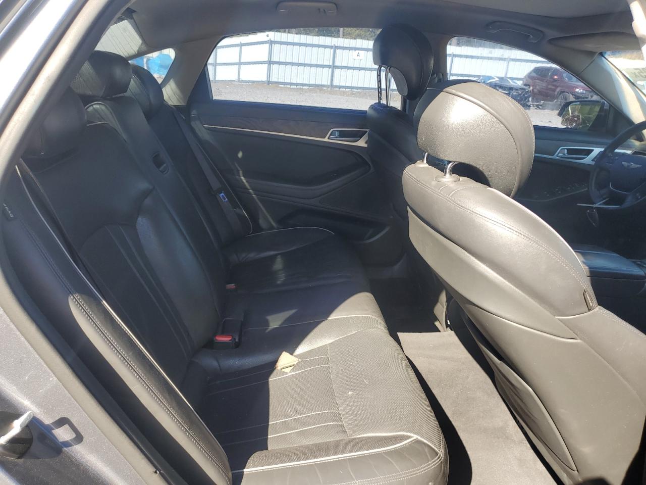 Hyundai Genesis 5.0l Image 9