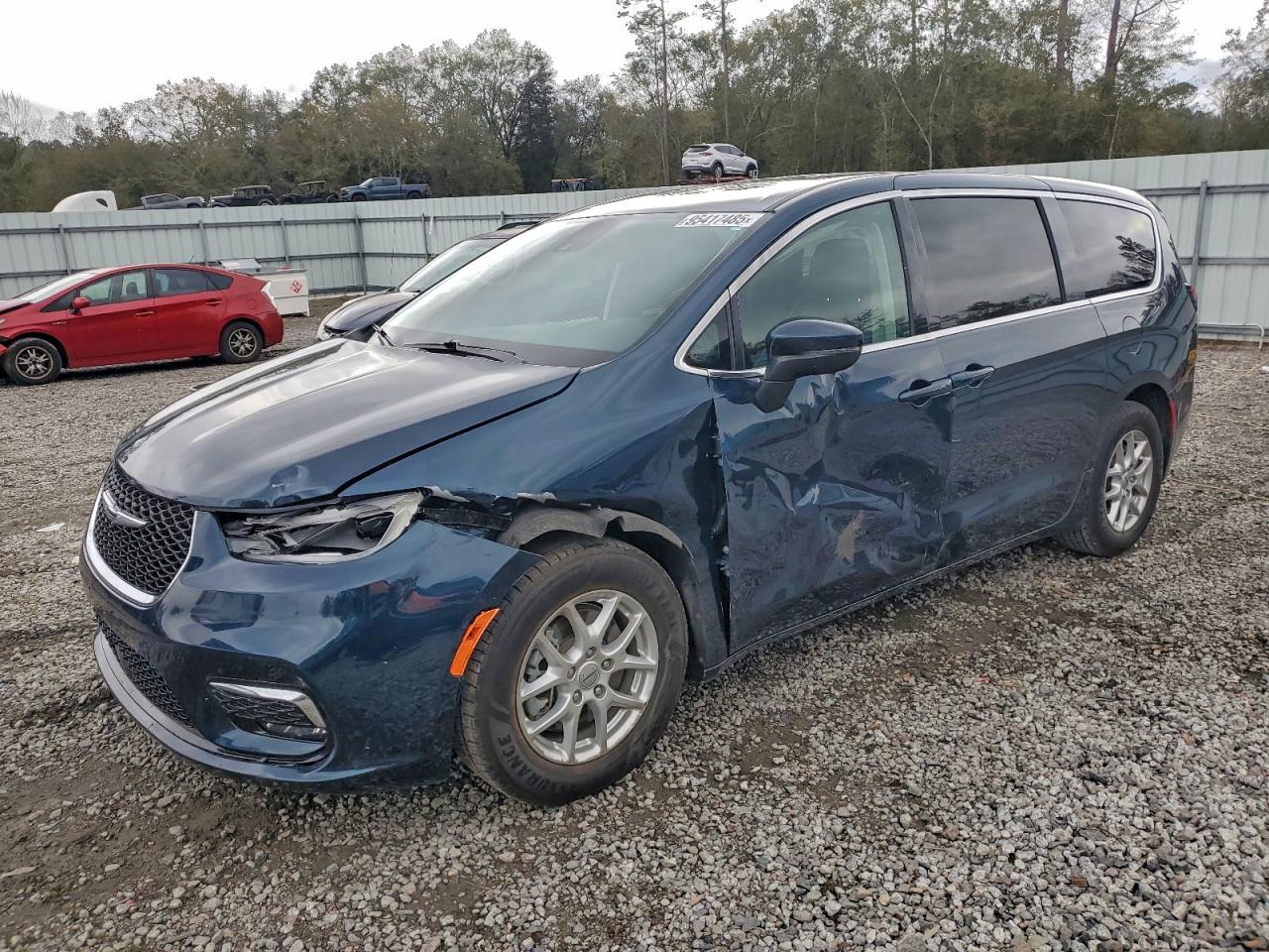 Chrysler Pacifica Touring L Image 1