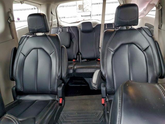 Chrysler Pacifica Touring L Image 10