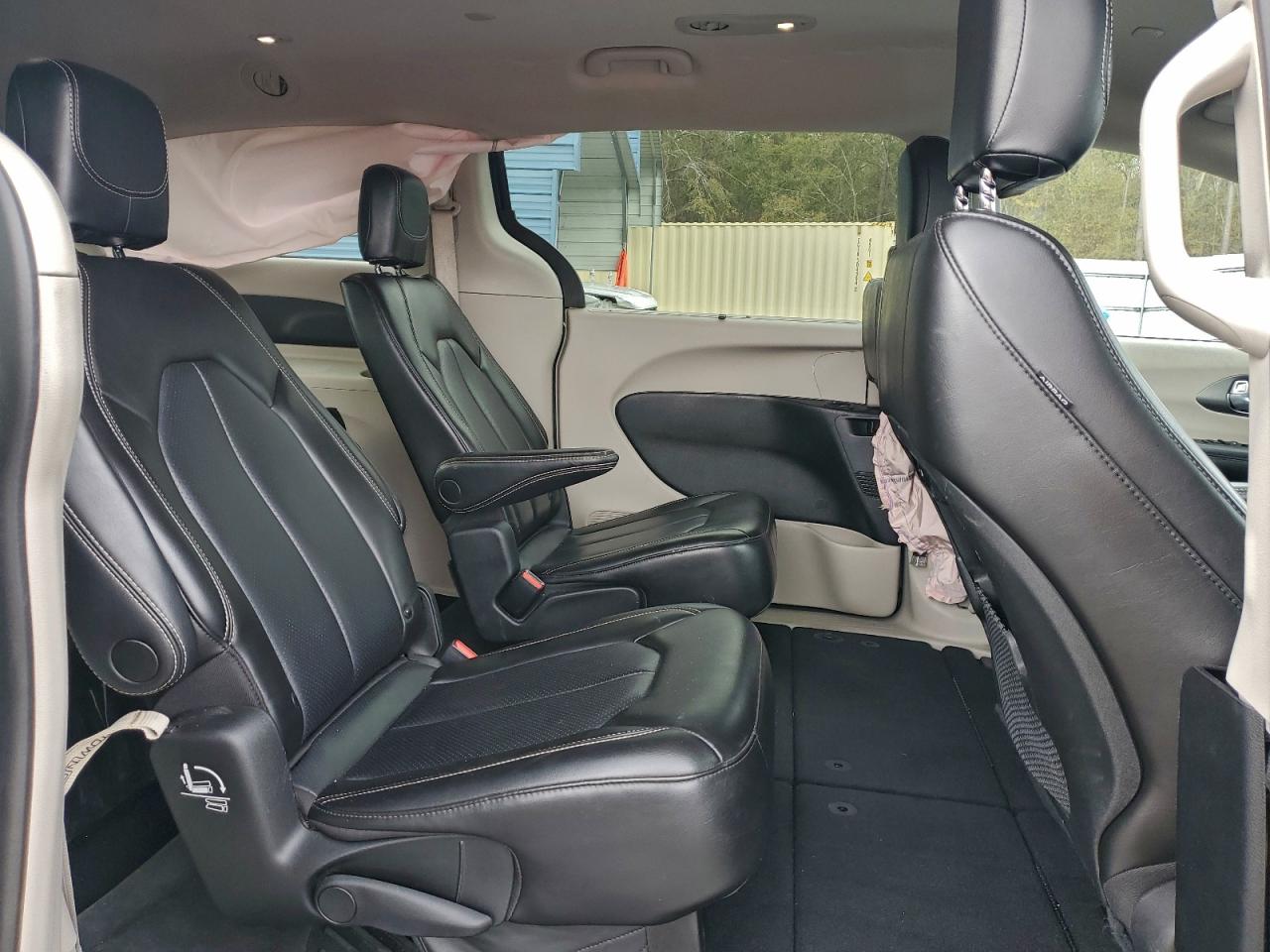 Chrysler Pacifica Touring L Image 8