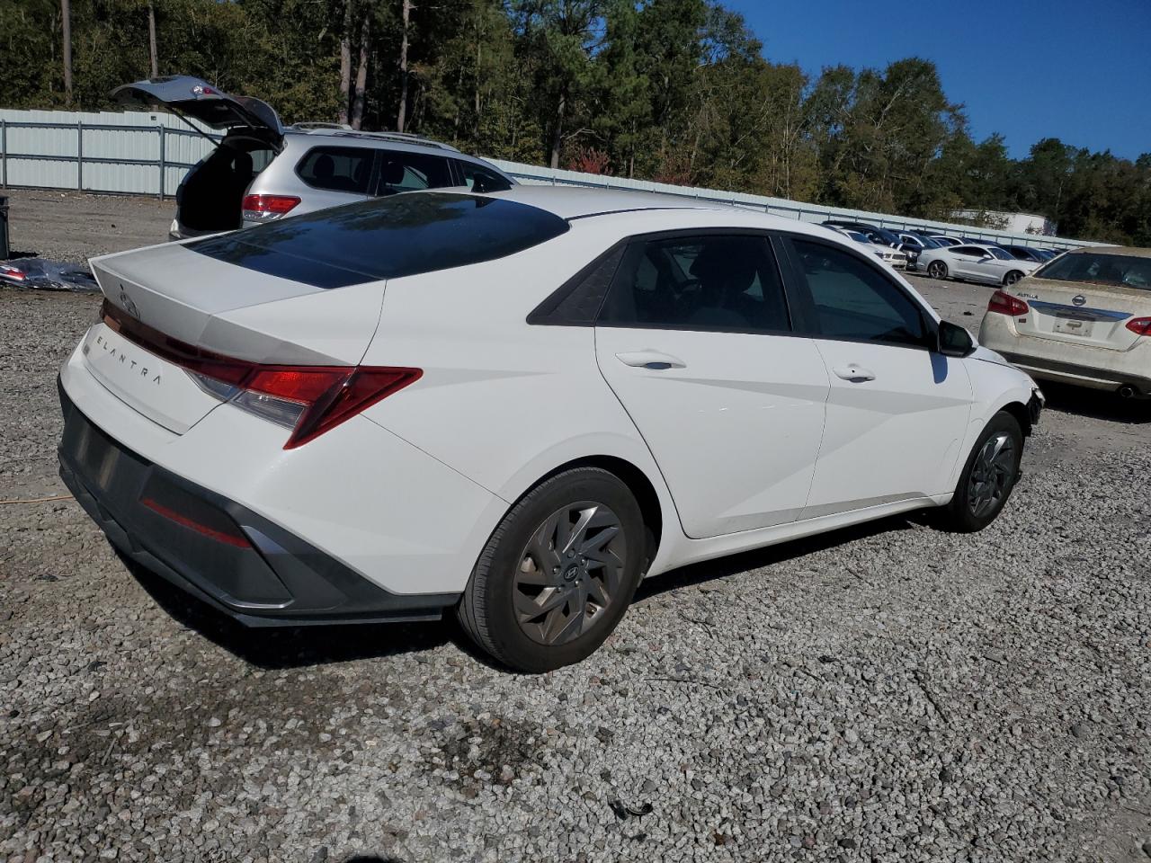 Hyundai ELANTRA Sel Image 11