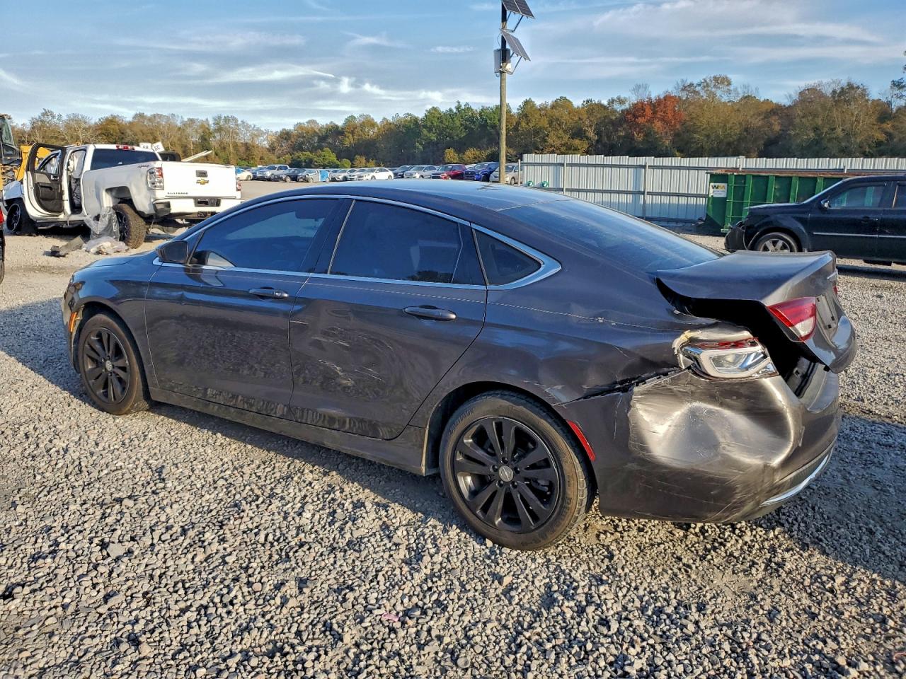 Chrysler 200 Limited Image 2