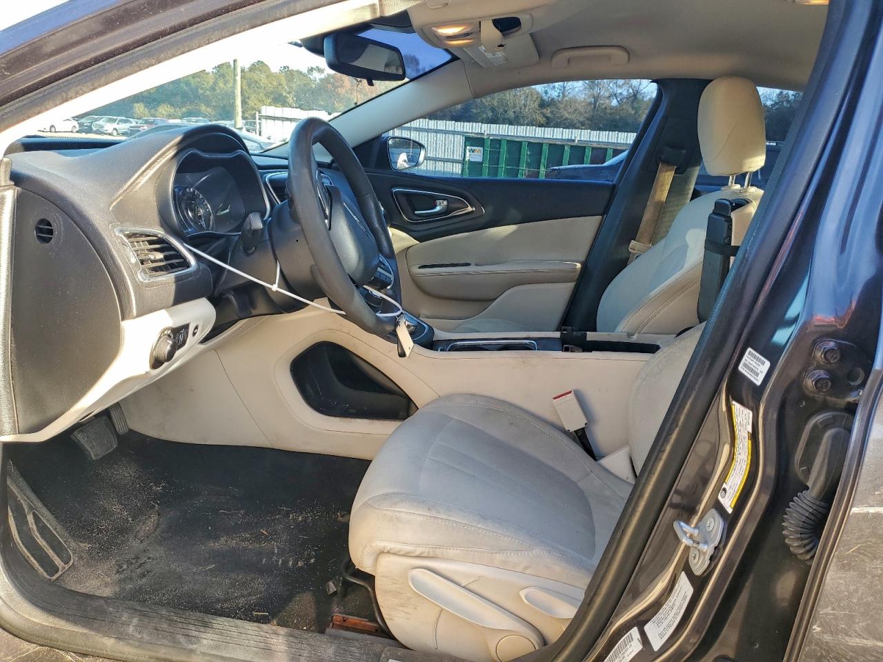 Chrysler 200 Limited Image 4