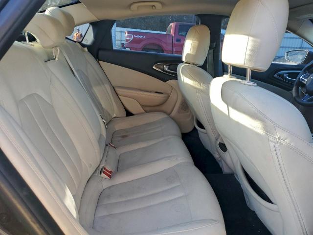 Chrysler 200 Limited Image 5