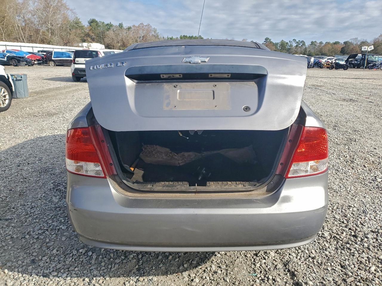 Chevrolet Aveo Lt Image 7