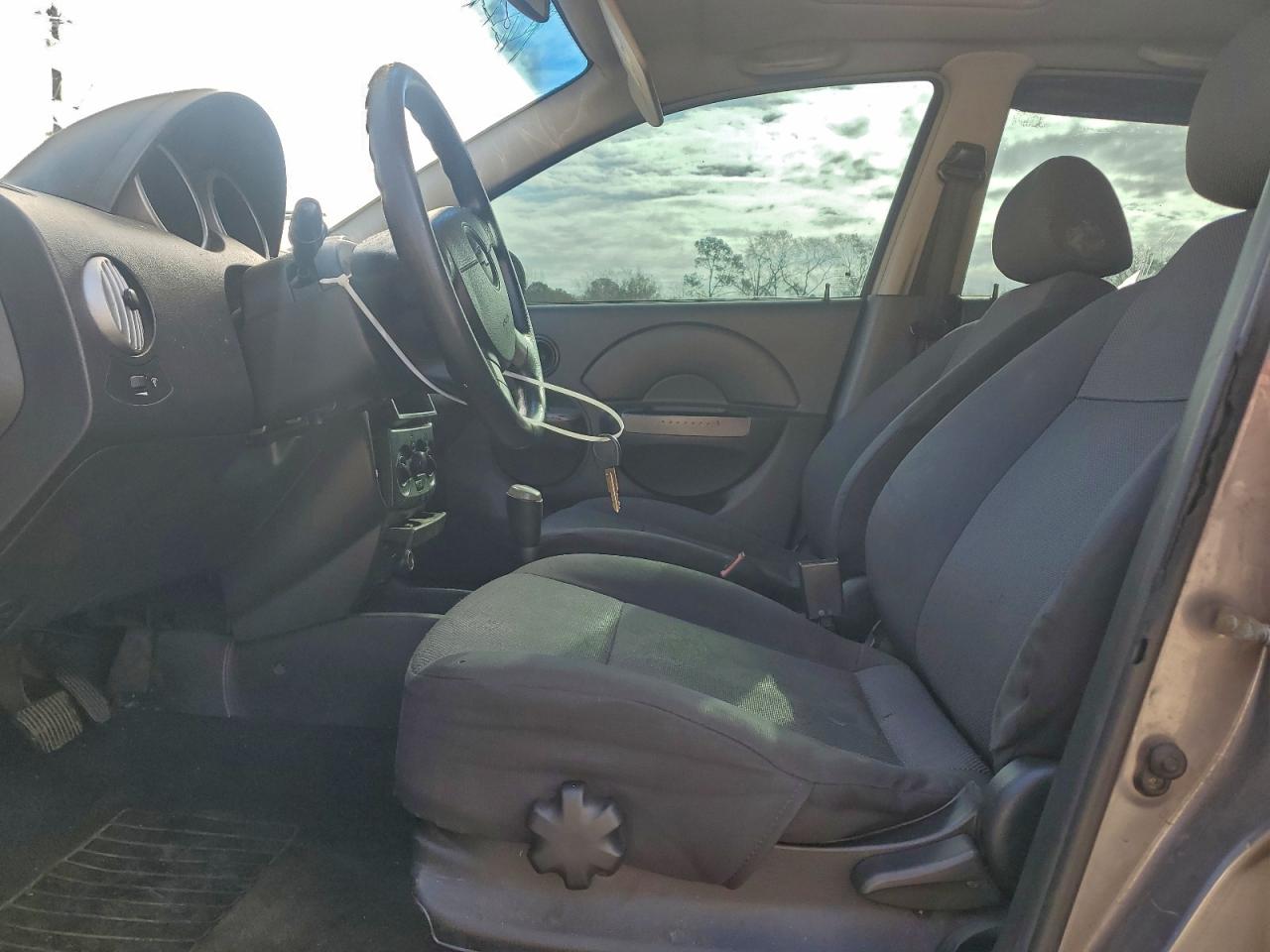 Chevrolet Aveo Lt Image 10