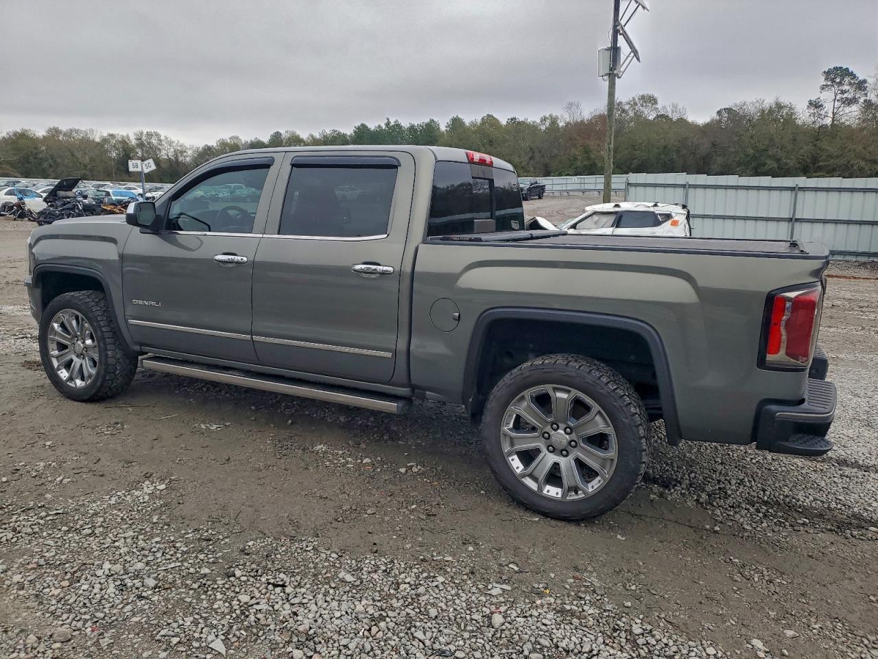 GMC Sierra K1500 Denali Image 6