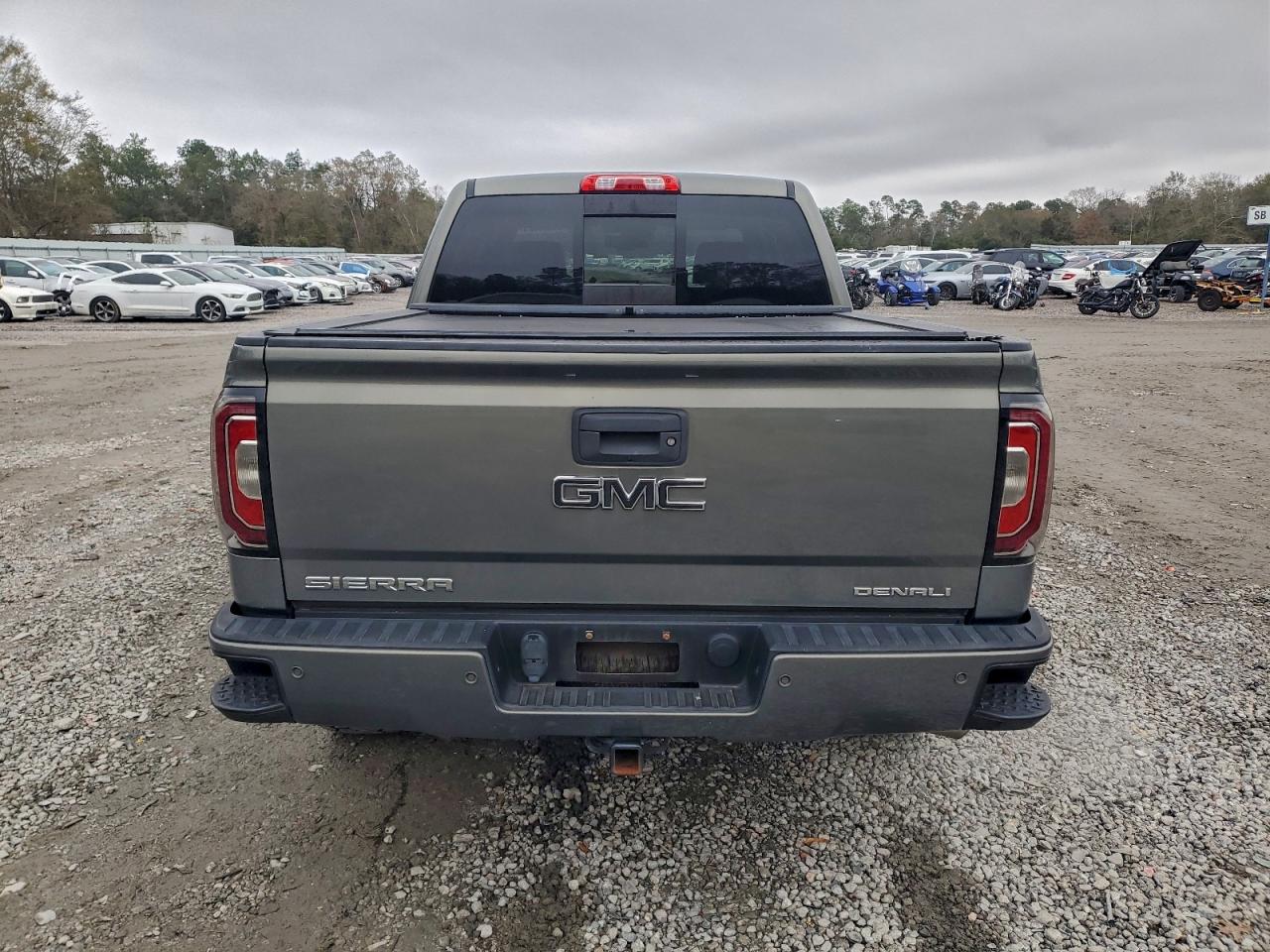 GMC Sierra K1500 Denali Image 4