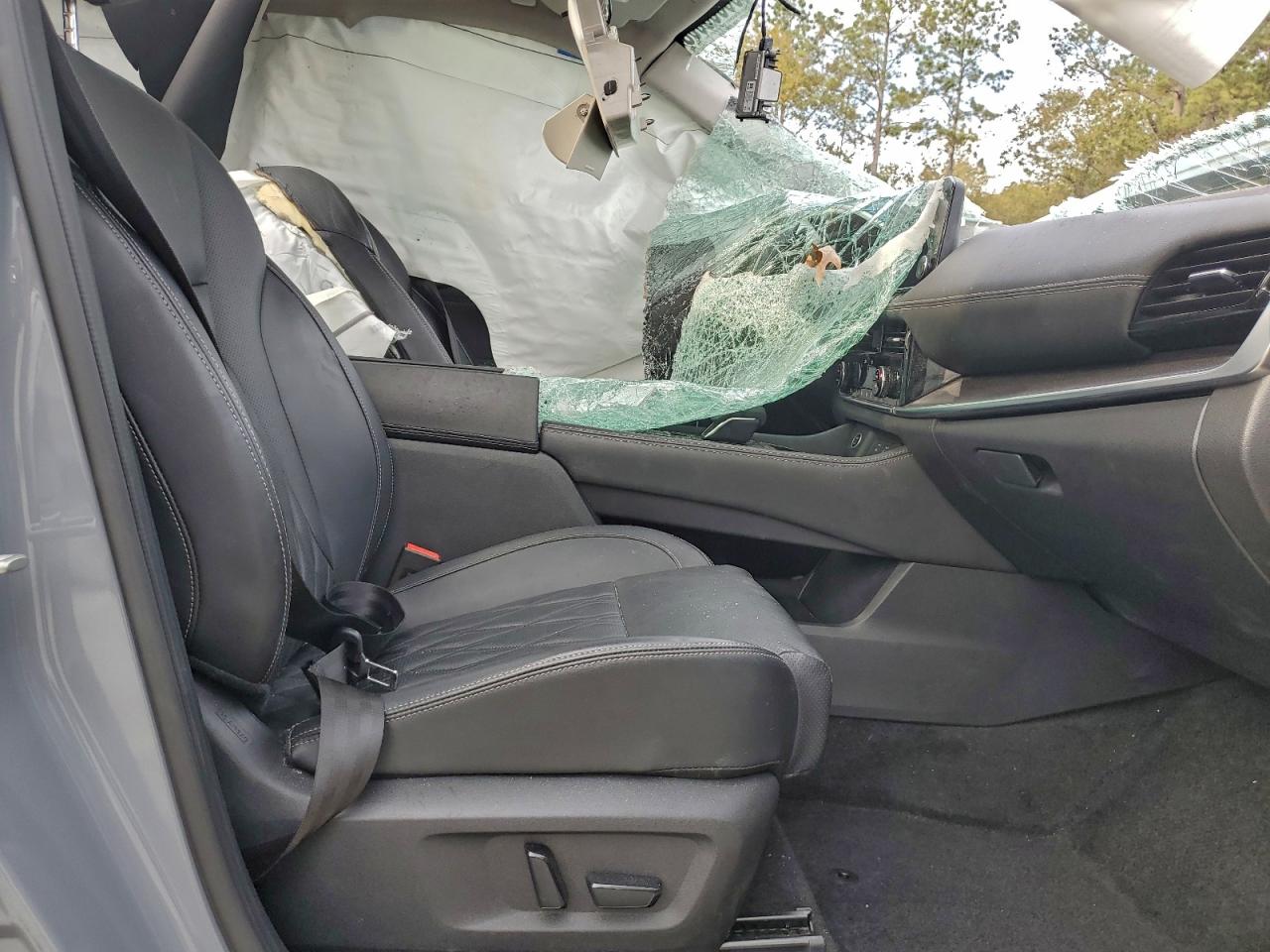 Nissan Rogue Platinum Image 8