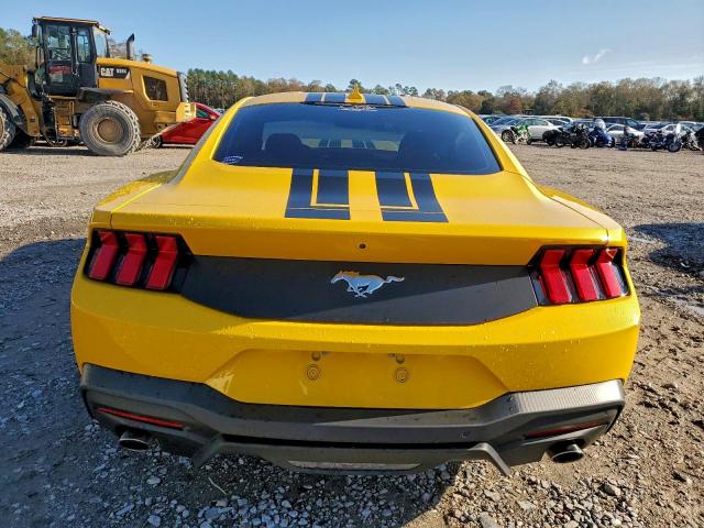 Ford Mustang Image 6
