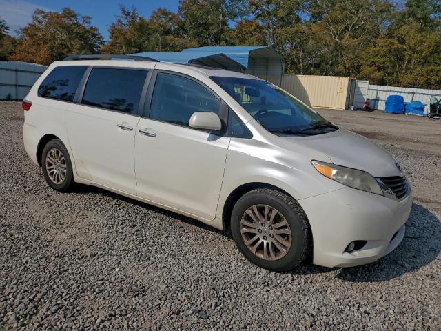 Toyota Sienna Xle Image 3