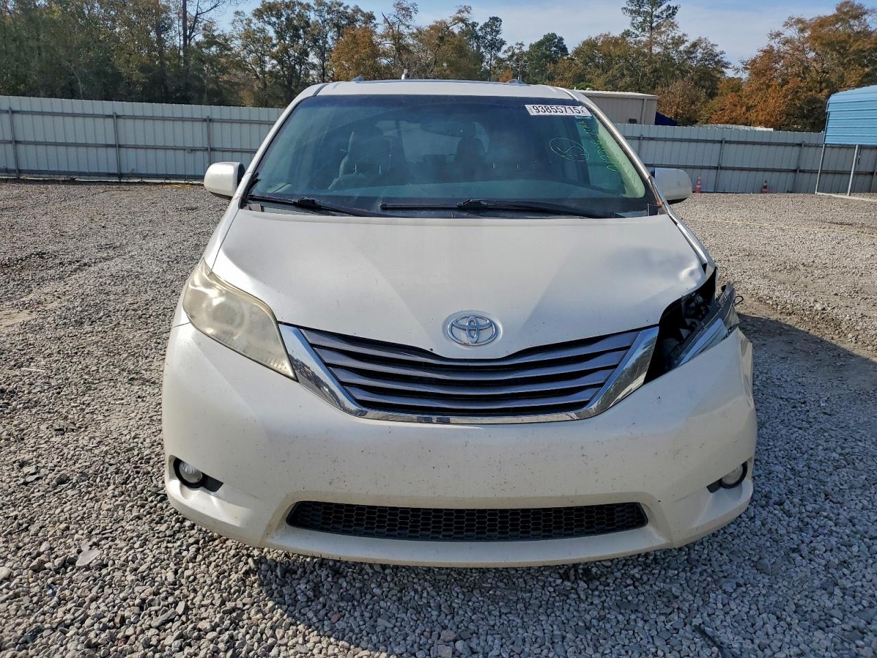 Toyota Sienna Xle Image 4