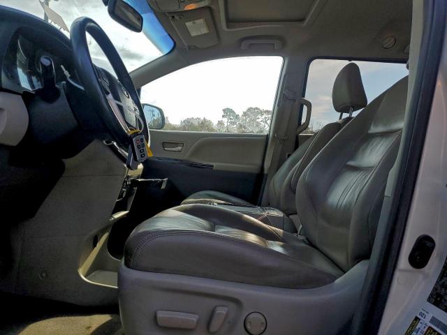 Toyota Sienna Xle Image 10