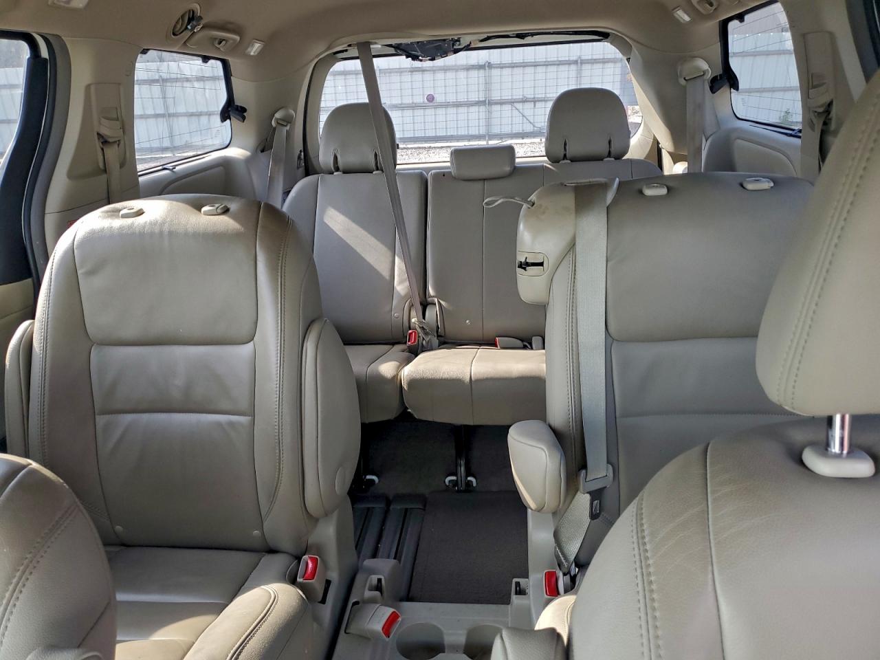 Toyota Sienna Xle Image 6