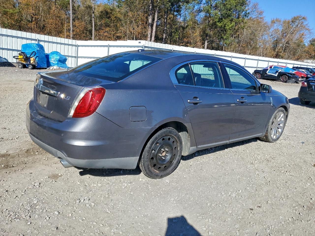 Lincoln MKS Image 12