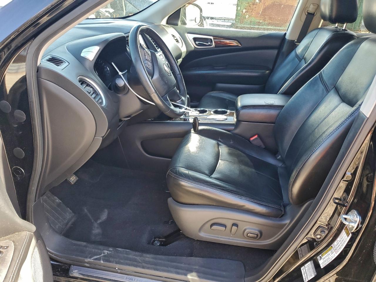 Nissan Pathfinder S Image 9