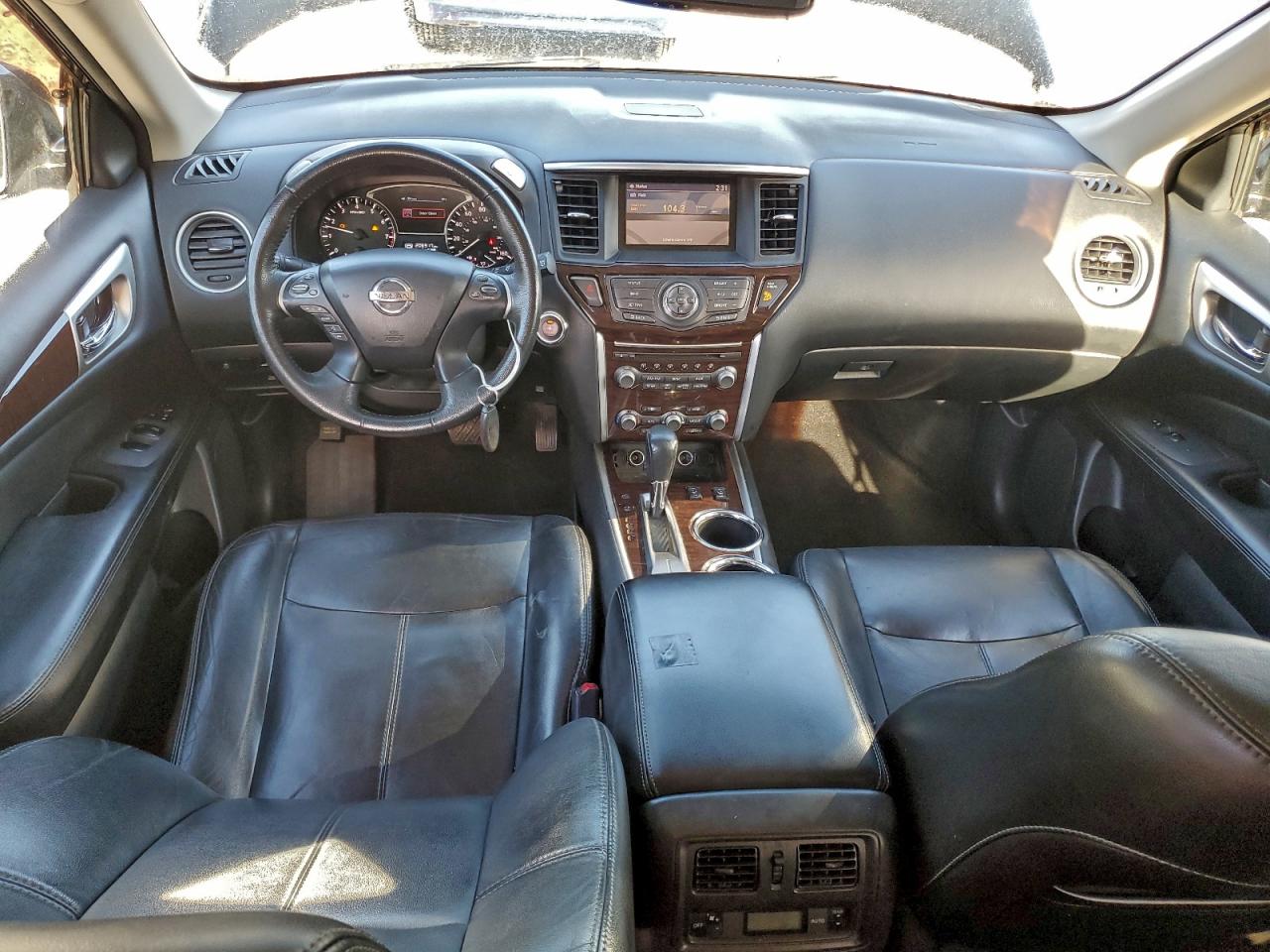 Nissan Pathfinder S Image 3