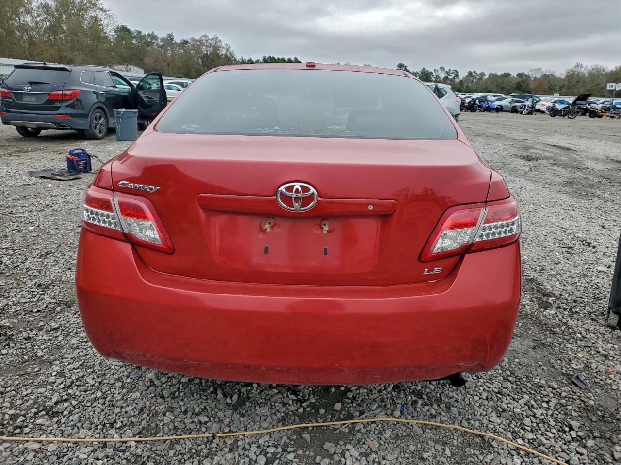 Toyota Camry Base Image 7