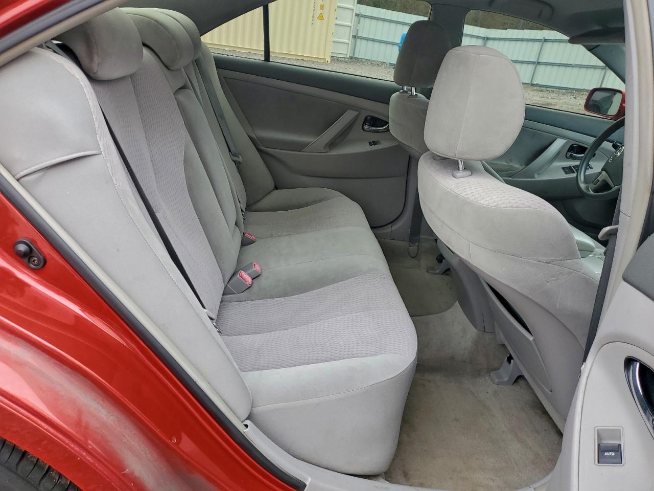 Toyota Camry Base Image 12