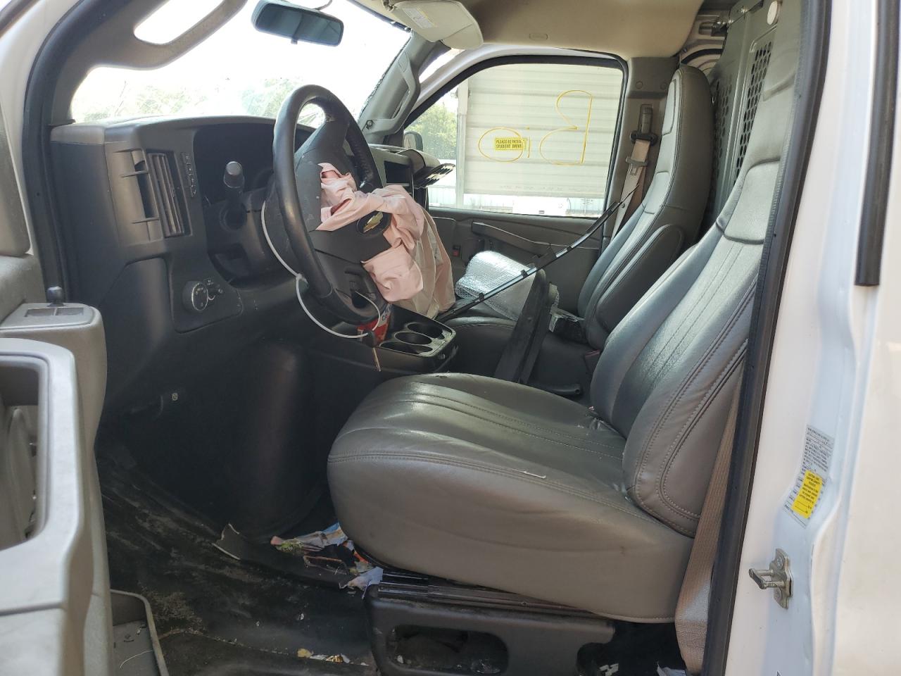 Chevrolet Express Image 13