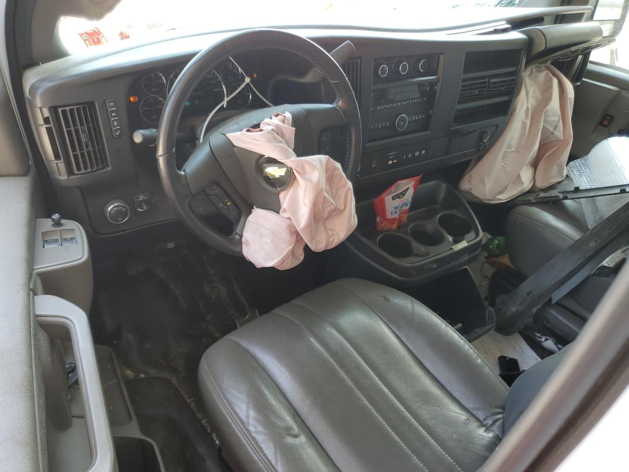 Chevrolet Express Image 3