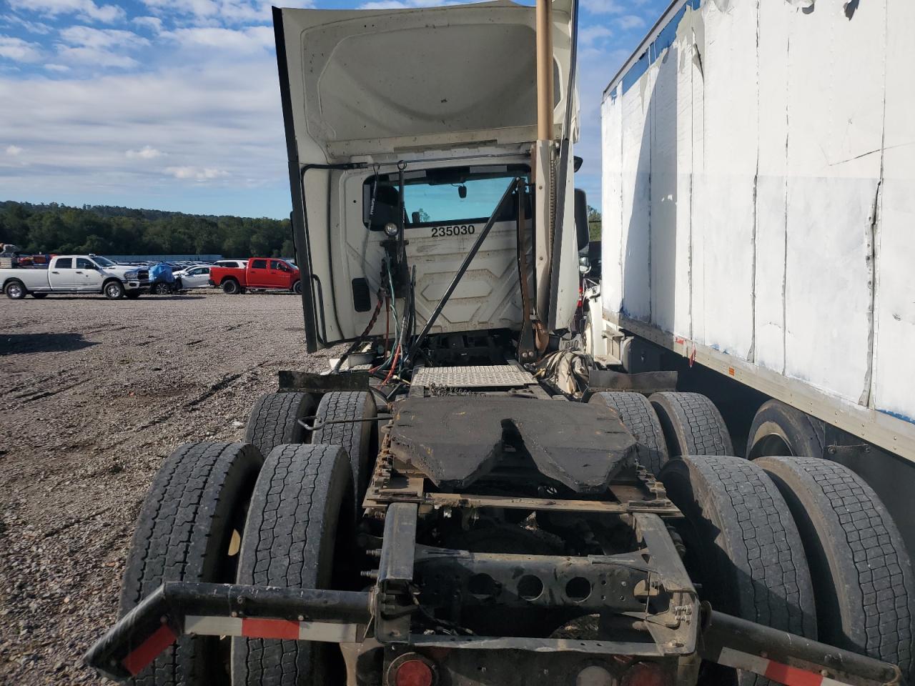 International Lt625 Image 4