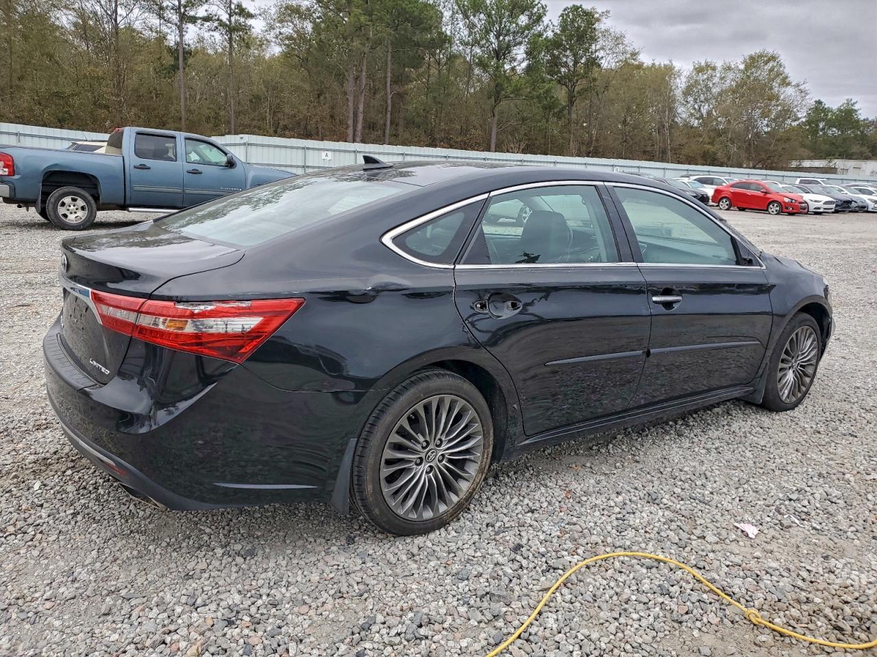 Toyota Avalon Xle Image 2