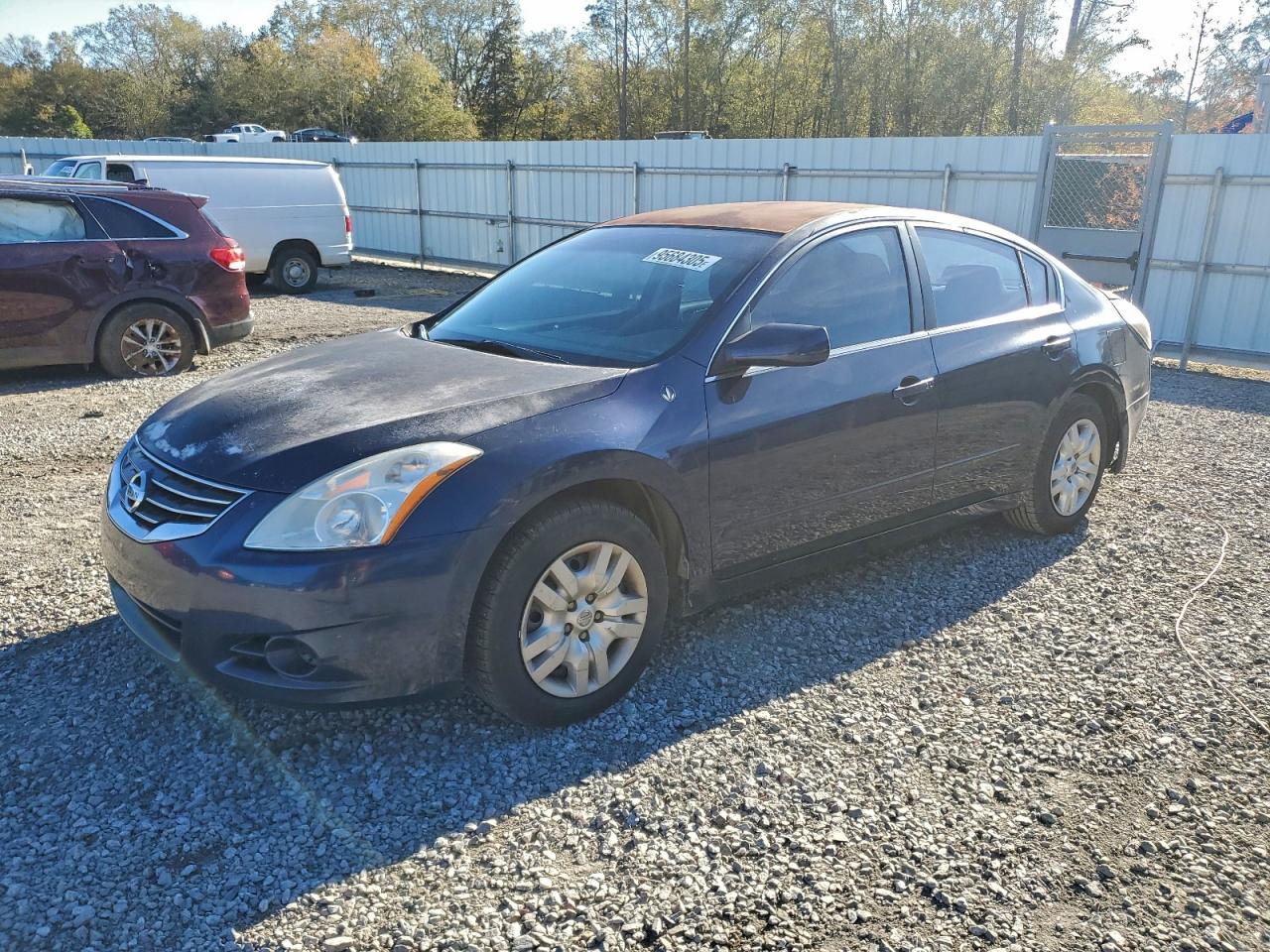 Nissan Altima Base Image 1